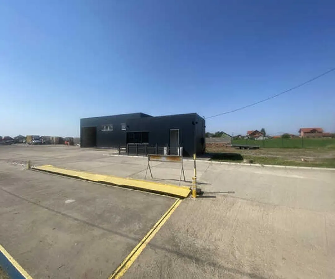 Izdavanje, poslovni prostor, 220m², Zemun Ugrinovci, Zemun Sve Podlokacije