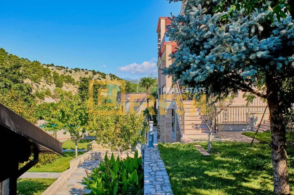 Sale, house, 300m², Zagorič, Podgorica