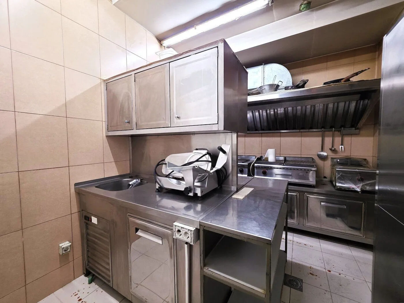 Prodaja, poslovni prostor, 151m², Tološka šuma, Podgorica
