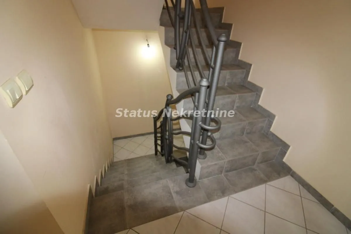 Prodaja, kuća, 420m², Temerin, Novi Sad