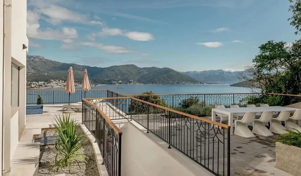 Sale, house, 236m², Njivice, Herceg Novi