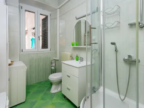 Rent, two bedroom apartment, 62m², Stari Grad Kotor, Kotor - image 10