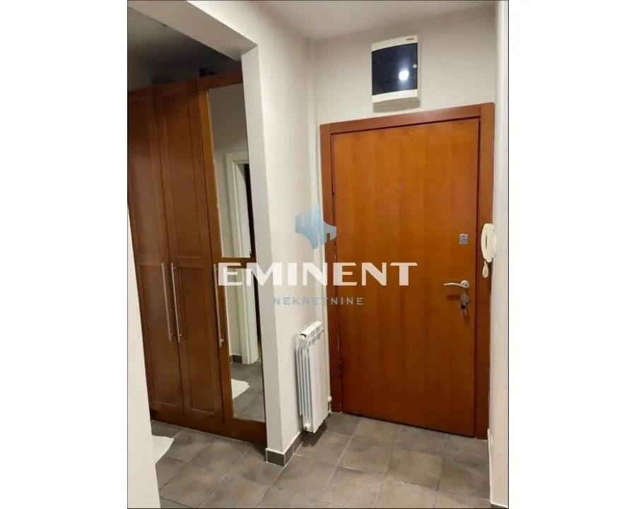 Izdavanje, dvosoban stan, 50m², Vračar Sve Podlokacije, Beograd