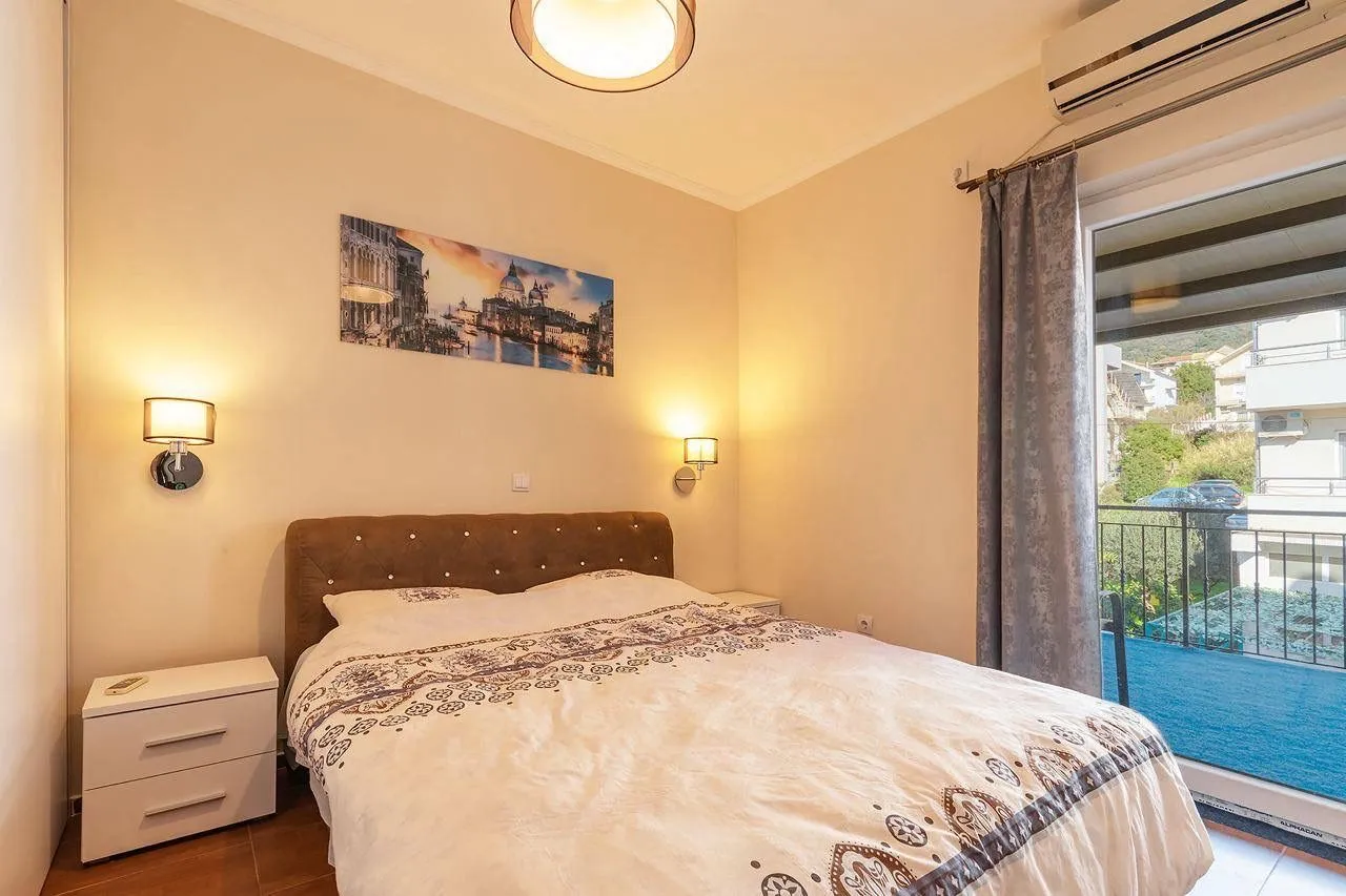 Prodaja, jednosoban stan, 45m², Centar, Tivat
