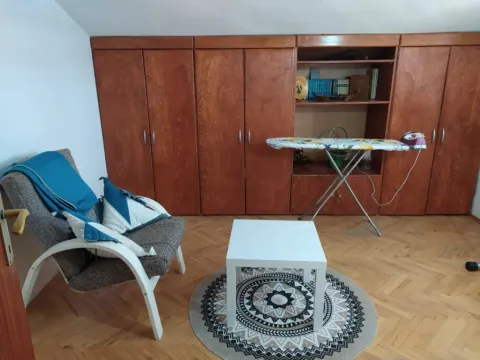 Izdavanje, kuća, 200m², Stari Aerodrom, Podgorica - image 4