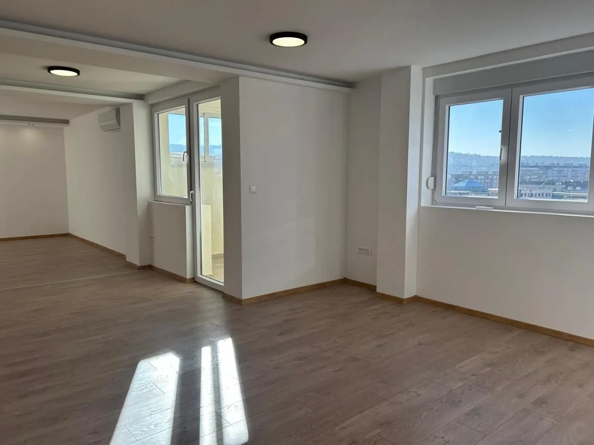 Rent, office space, 230m², Centar, Niš