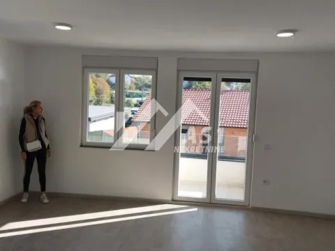 Izdavanje, trosoban stan, 86m², Alibegovac, Petrovaradin - image 2
