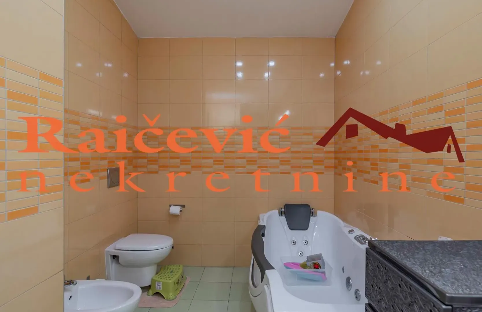Sale, four bedroom apartment, 160m², Zvezdara Sve Podlokacije, Beograd