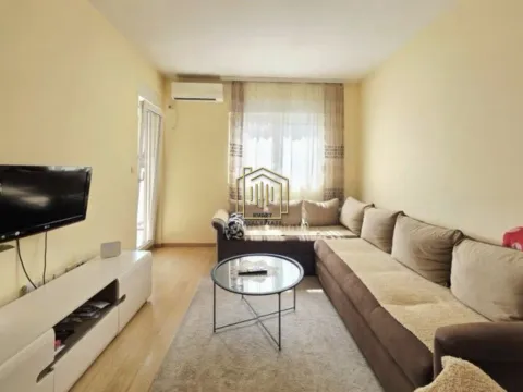 Izdavanje, jednosoban stan, 46m², City Kvart, Podgorica - image 1