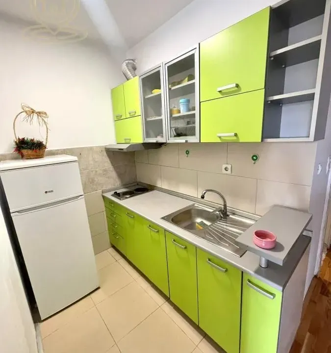 Prodaja, dvosoban stan, 43m², Južni Bulevar, Vračar Sve Podlokacije