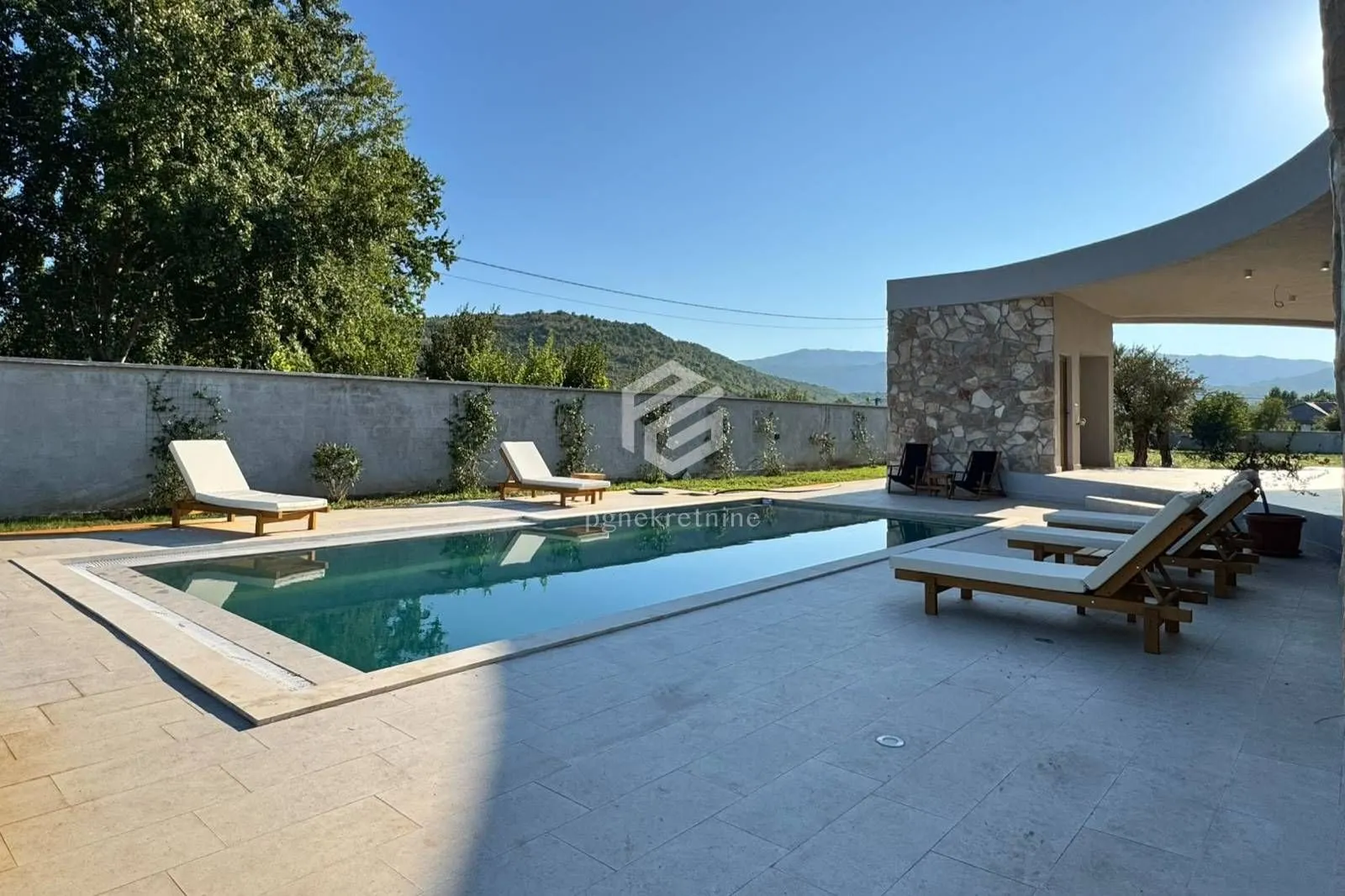 Izdavanje, kuća, 295m², Begovina, Danilovgrad