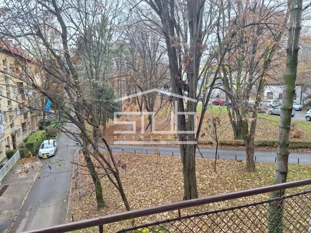 Izdavanje, trosoban stan, 70m², Savski Venac, Beograd