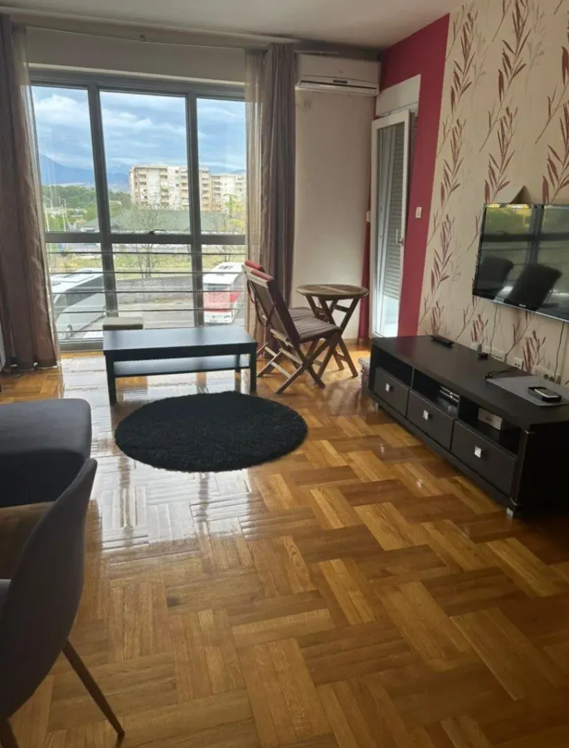 Izdavanje, trosoban stan, 84m², Tuški Put, Podgorica
