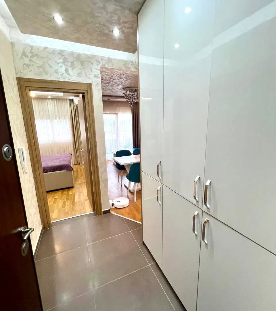 Izdavanje, trosoban stan, 70m², Stari Aerodrom, Podgorica