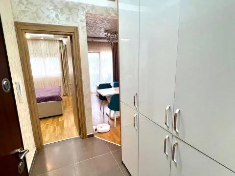 Izdavanje, trosoban stan, 70m², Stari Aerodrom, Podgorica - image 13