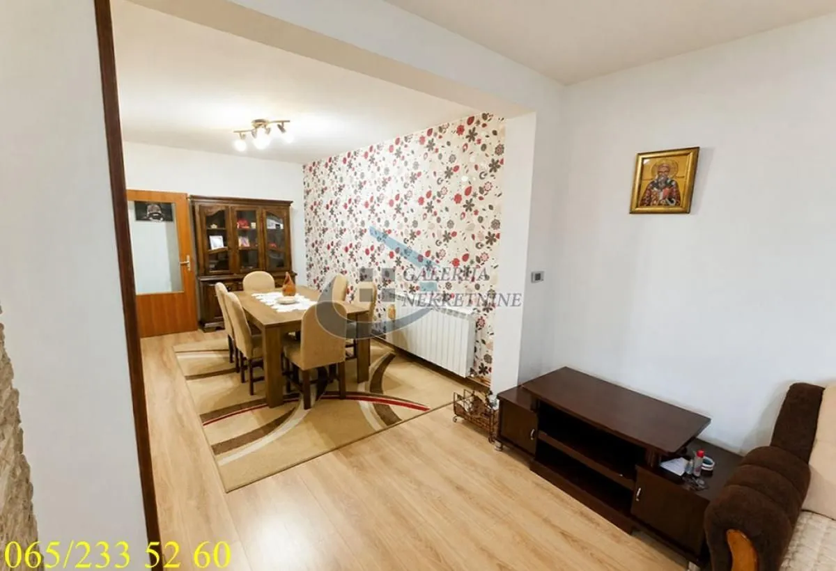 Prodaja, kuća, 212m², Centar, Inđija