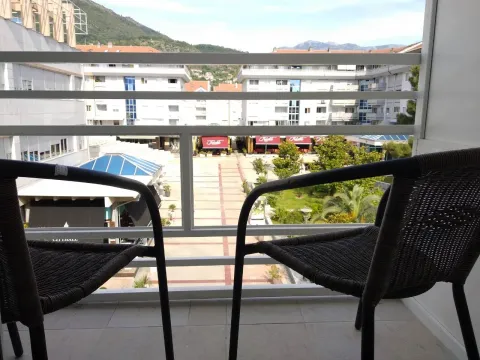 Izdavanje, dvosoban stan, 68m², Centar, Tivat - image 10
