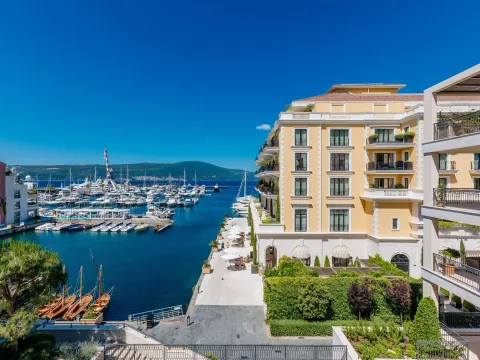 Sale, four bedroom apartment, 240m², Tivat, Crna Gora - image 18