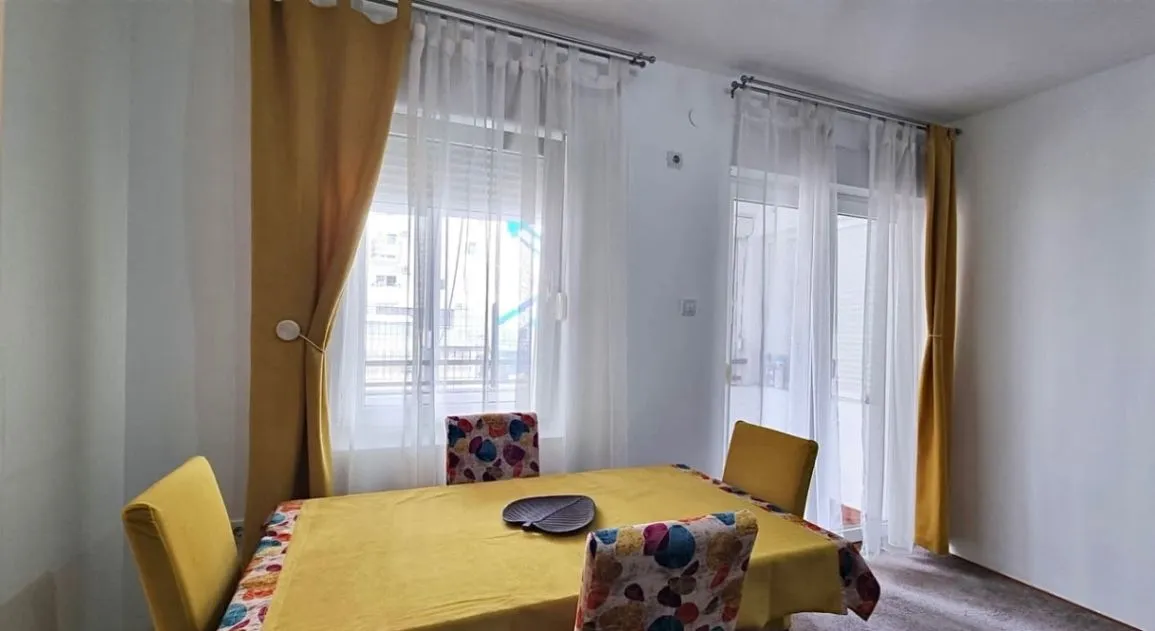 Izdavanje, dvosoban stan, 63m², Blok 9, Podgorica