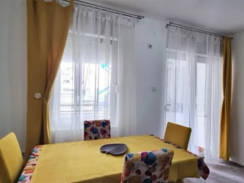 Izdavanje, dvosoban stan, 63m², Blok 9, Podgorica - image 4