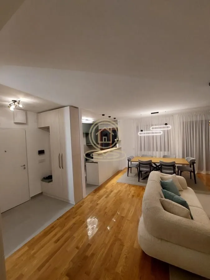 Izdavanje, trosoban stan, 90m², Lekino Brdo, Voždovac Sve Podlokacije