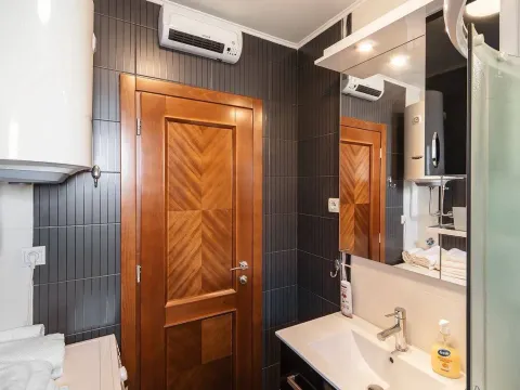 Prodaja, jednosoban stan, 45m², Centar, Tivat - image 3