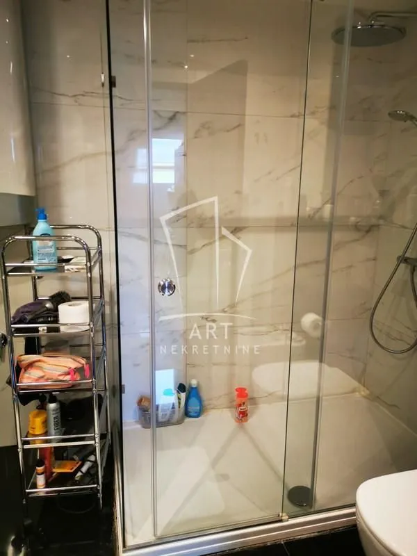 Sale, four bedroom apartment, 135m², Lipov Lad, Zvezdara Sve Podlokacije
