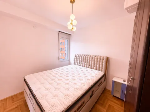 Izdavanje, trosoban stan, 92m², Krivi Most, Podgorica - image 11