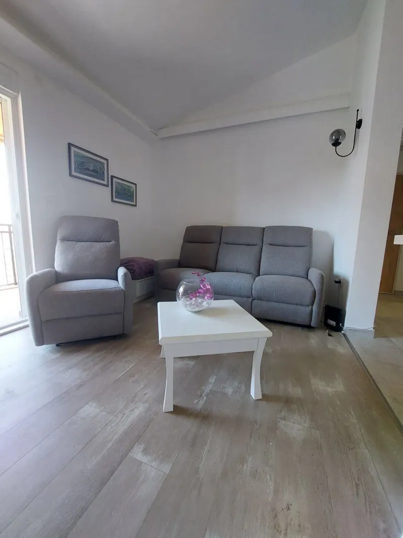 Rent, two bedroom apartment, 60m², Seljanovo, Tivat