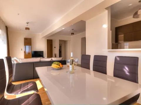 Sale, three bedroom apartment, 125m², Budva, Crna Gora - image 11