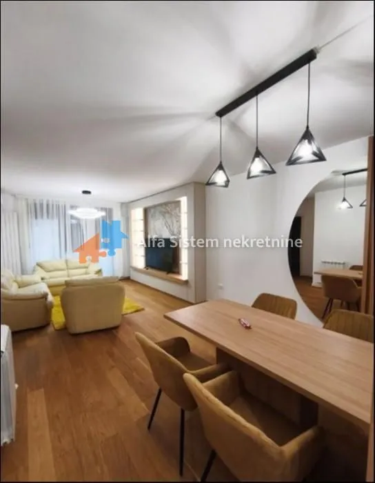 Izdavanje, trosoban stan, 65m², Čubura, Beograd