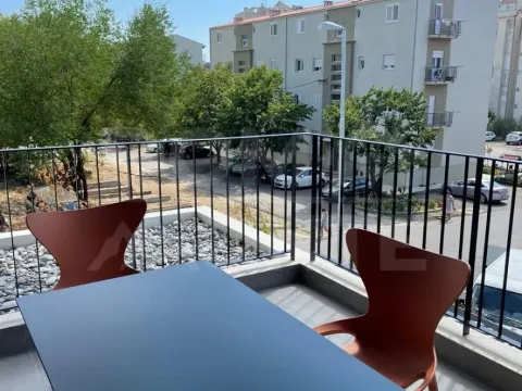 Rent, two bedroom apartment, 70m², Tivat, Crna Gora - image 13