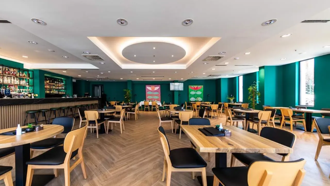 Sale, hospitality venue, 2800m², Danilovgrad, Crna Gora