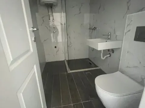 Prodaja, trosoban stan, 90m², Gorica C, Podgorica - image 11