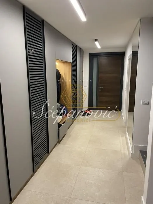 Prodaja, kuća, 360m², Petrovaradin, Novi Sad