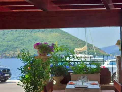 Izdavanje, ugostiteljski objekat, 230m², Perast, Kotor - image 2