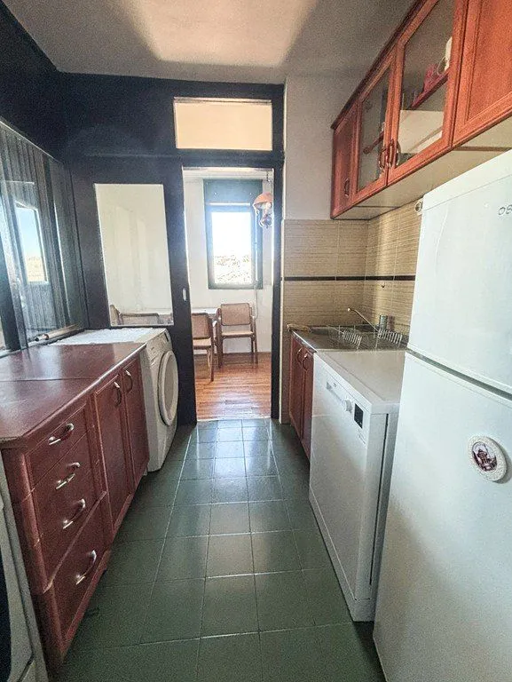 Izdavanje, trosoban stan, 95m², Blok 5, Podgorica