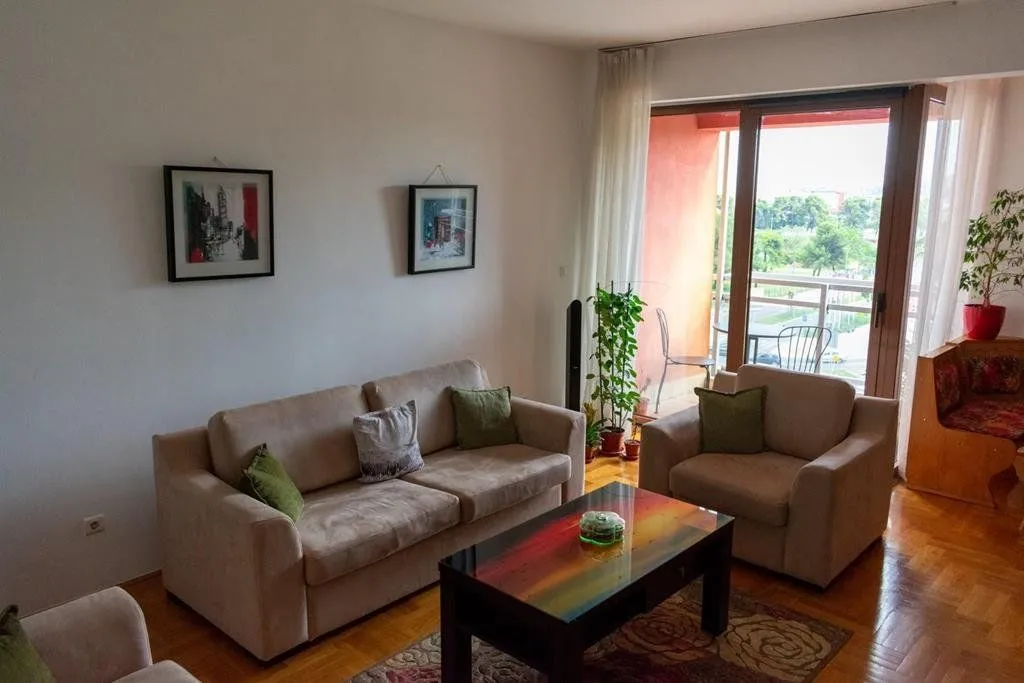 Izdavanje, trosoban stan, 89m², Preko Morače, Podgorica