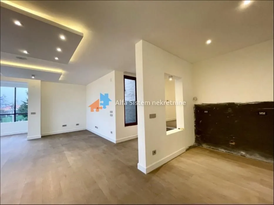 Izdavanje, četvorosoban stan, 174m², Savski Venac, Beograd