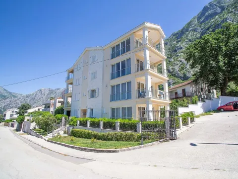 Prodaja, dvosoban stan, 65m², Dobrota, Kotor - image 4