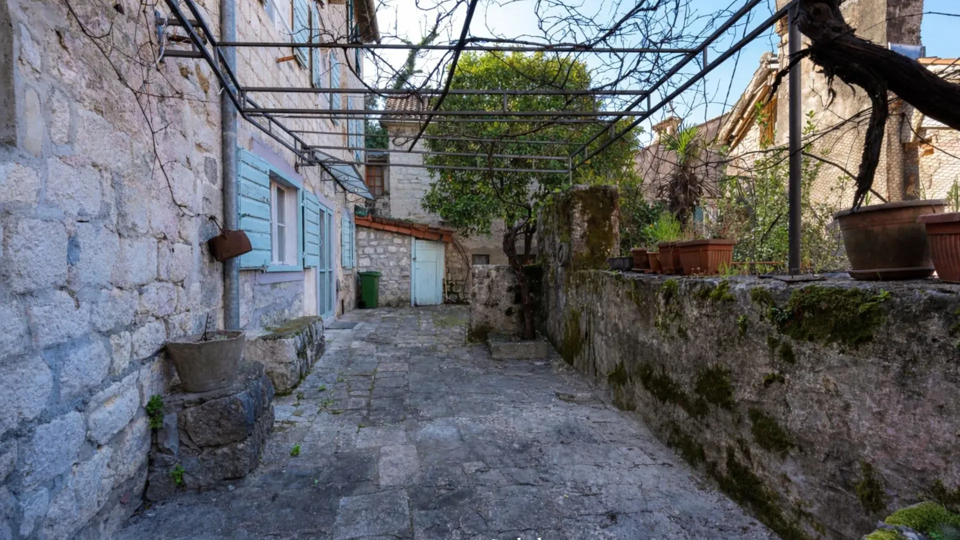 Prodaja, dvosoban stan, 163m², Stari Grad Kotor, Kotor