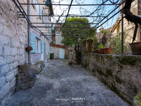 Sale, two bedroom apartment, 163m², Stari Grad Kotor, Kotor - image 13