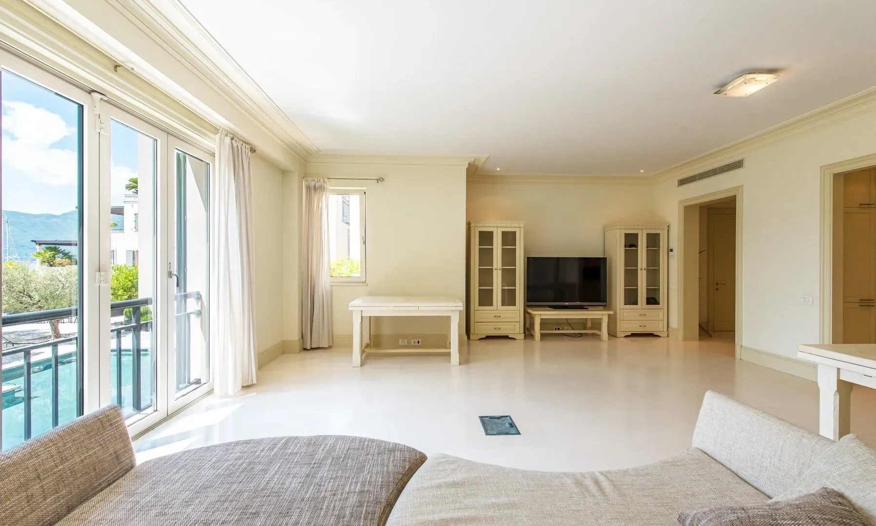 Izdavanje, dvosoban stan, 148m², Porto Montenegro, Tivat