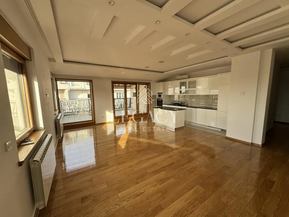 Izdavanje, četvorosoban stan, 140m², Šumice, Beograd