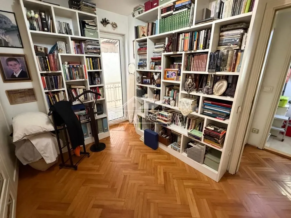 Prodaja, četvorosoban stan, 111m², Stari Grad, Beograd