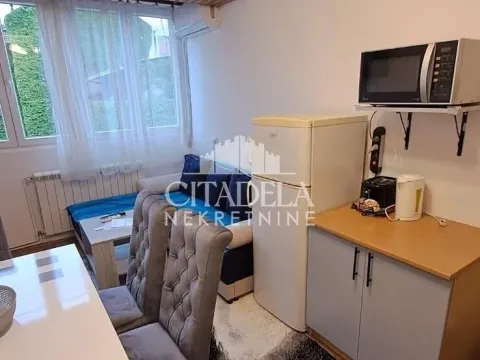 Izdavanje, jednosoban stan, 30m², Stari Grad, Beograd - image 2