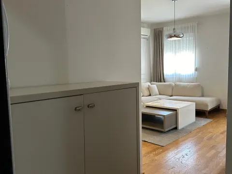 Izdavanje, jednosoban stan, 45m², City Kvart, Podgorica - image 3