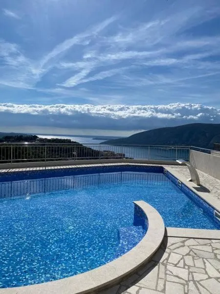 Prodaja, dvosoban stan, 213m², Herceg Novi, Crna Gora
