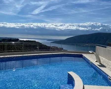 Prodaja, dvosoban stan, 213m², Herceg Novi, Crna Gora - image 1