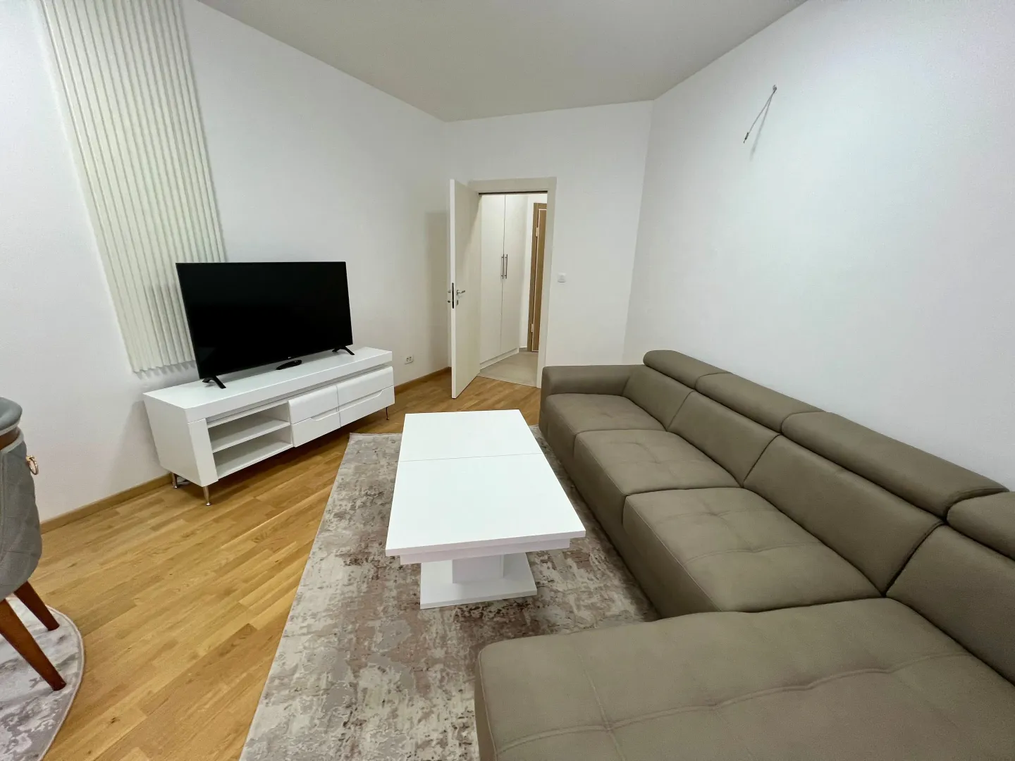 Izdavanje, dvosoban stan, 56m², Stara Varoš, Podgorica